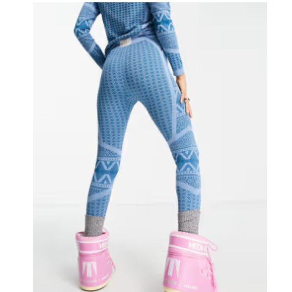 ASOS Petite ski base layer legging & top set in retro graphic print - Picture 2 of 5